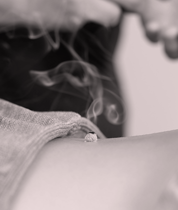 背中に置いたお灸